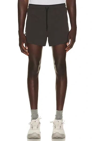 On Performance Volt Shorts In Brown