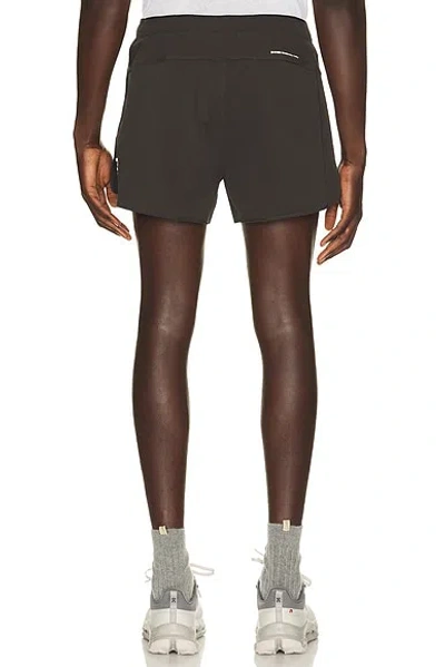 On Performance Volt Shorts In Brown