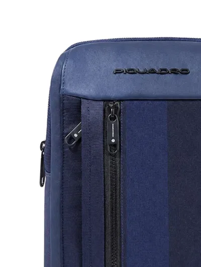 Piquadro 로고 장식 패널 메신저 백 In Blue