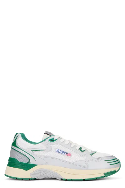 Autry Hyperway Low Sneakers Contrast Heel Design In Metallic