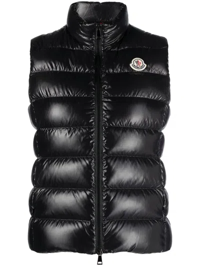 Moncler Stand-up Collar Logo Patch Gilet In Black