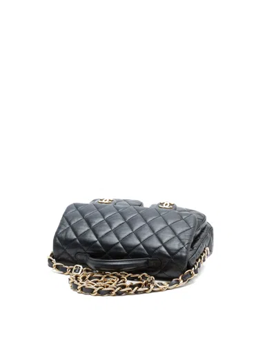 Chanel 24a Messenger Bag In Black