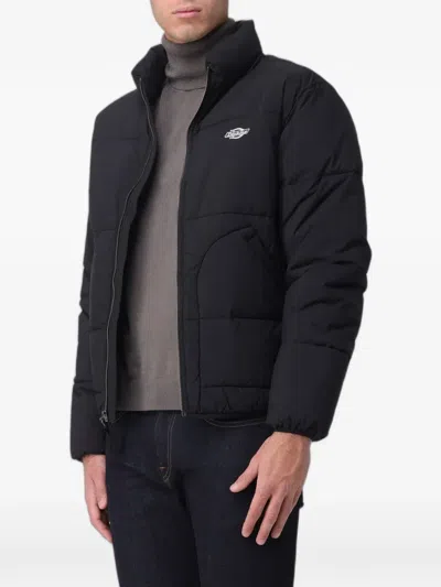 Dickies 로고 패치 퀼팅 재킷 In Black
