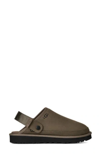 Ugg Sandals Goldencoast Ii The Man In The Gray Shorts In Dried Oregano