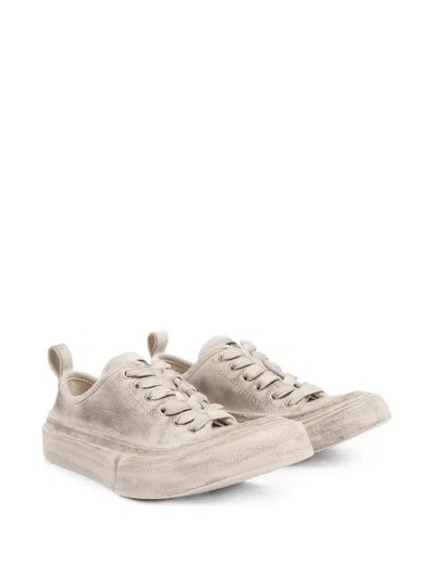 Ann Demeulemeester 디스트레스드 마감 스니커즈 In Neutral