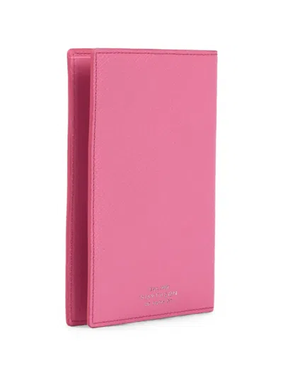Smythson 파나마 크로스 그레인 여권 커버 In Pink