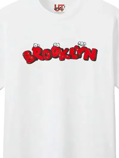 Kaws X 유니클로 브루클린 프린트 티셔츠 In White