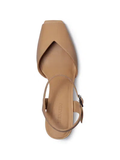 Bernardo Hartley Sandal In Brown