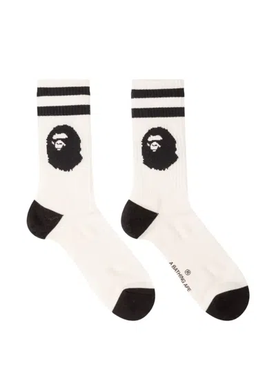 A Bathing Ape 에이프 헤드 로고 프린트 양말 In Neutral