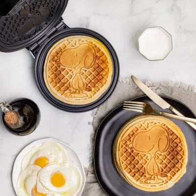 Uncanny Brands Peanuts Snoopy Waffle Maker In Multi
