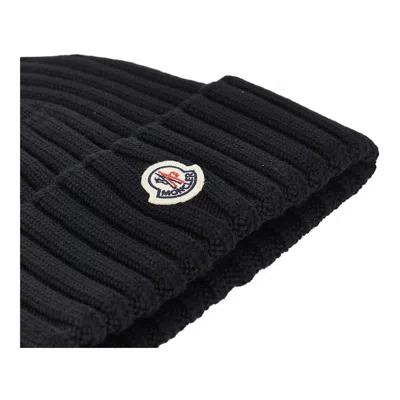 Moncler Mol20933b00036a9327999bb Ribbed Merino Wool Beanie In Black