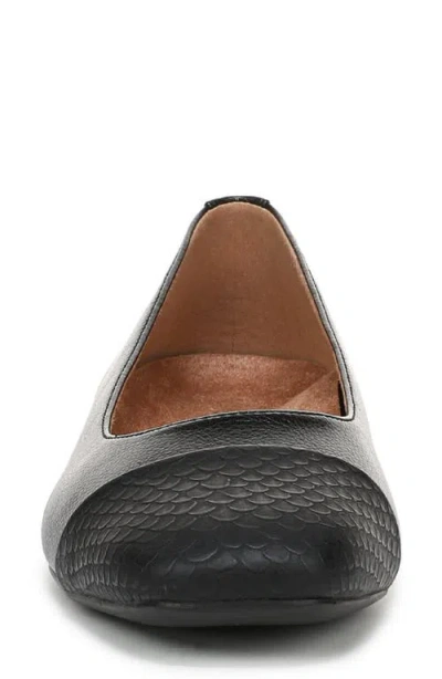 Vionic Hollen Cap Toe Flat In Black