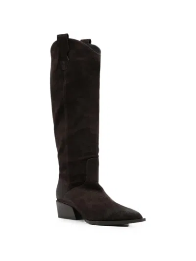 Poeve Pointed-toe Pull-on Boots In Brown