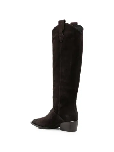 Poeve Pointed-toe Pull-on Boots In Brown