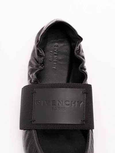 Givenchy Sophisticated Flat Shoes With Pointed Toe Design In Black