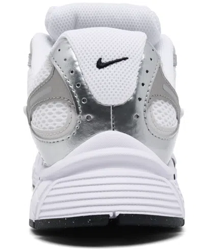 Nike V5 Rnr Sneaker In White