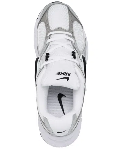 Nike V5 Rnr Sneaker In White