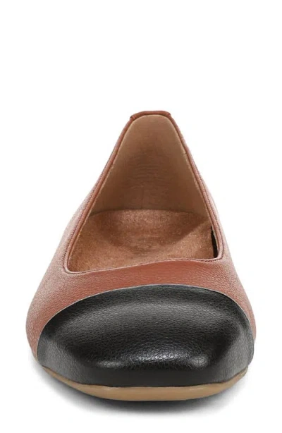 Vionic Hollen Cap Toe Ballet Flat In Brown