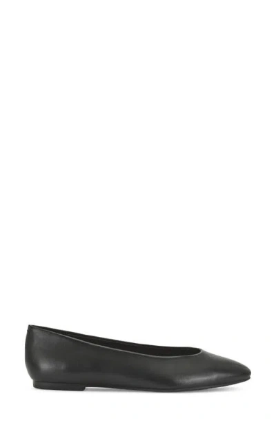 Nine West Valore Flat In Black