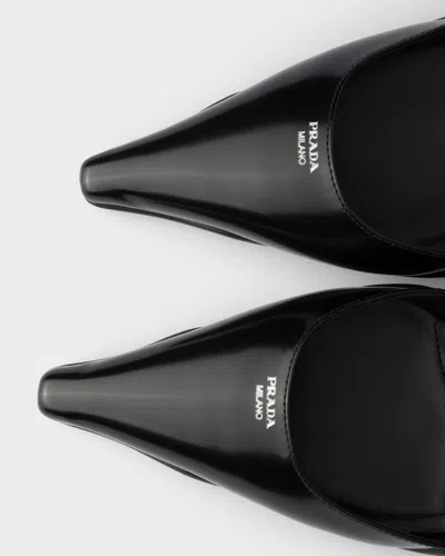 Prada 도르세이 브러시드 레더 펌프스 In Black