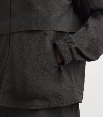 On Performance Volt Jacket In Brown