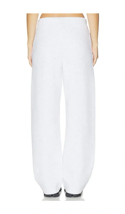 On Focus Tech Sweatpants In White