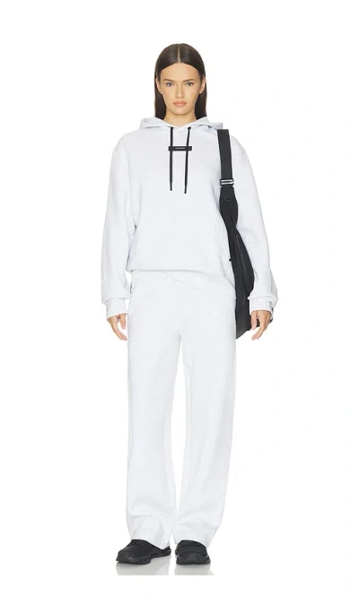 On Focus Tech Sweatpants In White