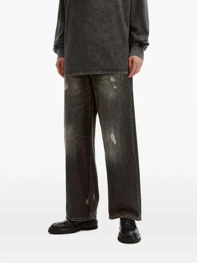 Five Cm Distressed Whiskered Jeans In Black