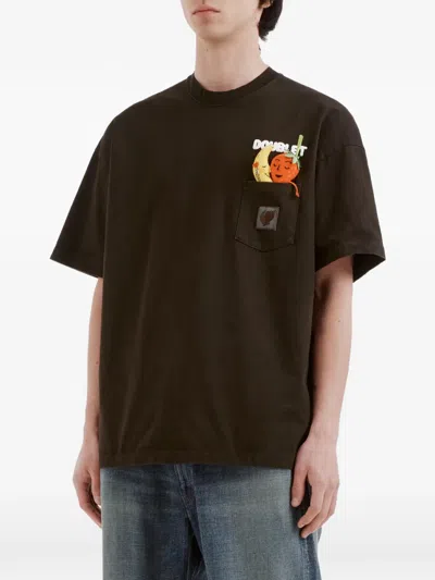 Doublet 캐릭터 패치 체스트 포켓 티셔츠 In Brown