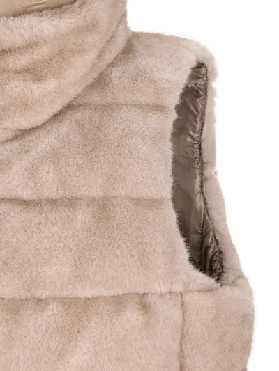 Herno Gilet Imbottito Pelliccia Sintetica In Neutral
