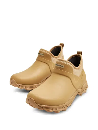 Givenchy Bogs Rubber Chelsea Boots In Neutral