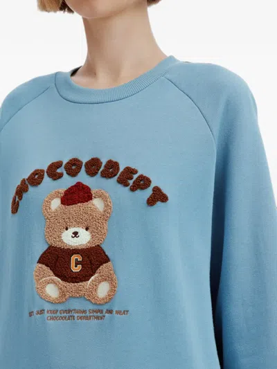 Chocoolate Bear-embroidered Raglan-sleeved Sweatshirt In 블루