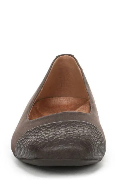 Vionic Hollen Cap Toe Flat In Black