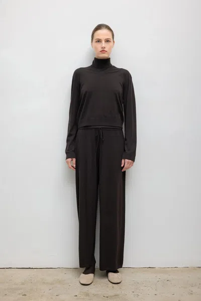 Leset James Classic V Neck In Black