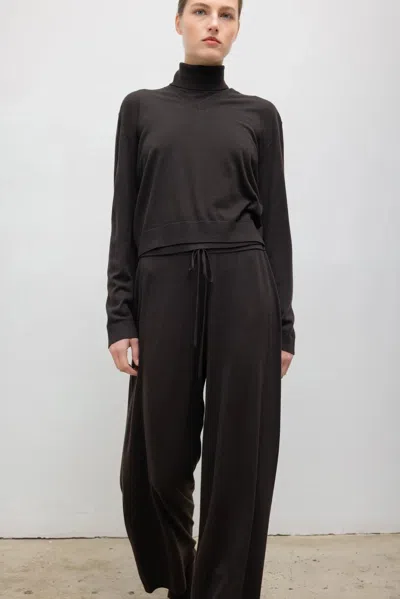 Leset James Classic V Neck In Black
