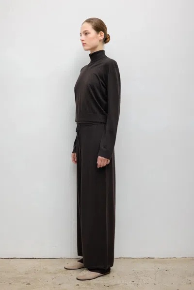 Leset James Classic V Neck In Black