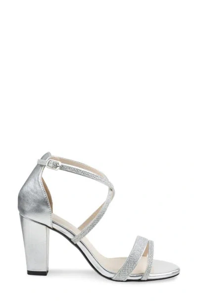 Touch Ups Daphne Sandal In Silver