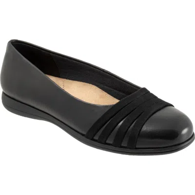 Trotters Drew Wedge Slip-on In Black