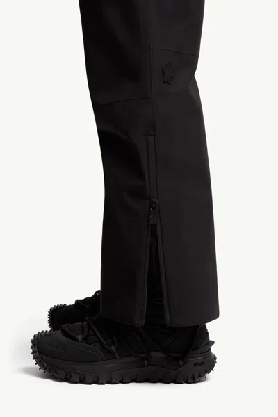 Moncler Adjustable Strap Nylon Technical Pants In Black