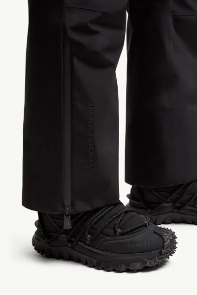 Moncler Adjustable Strap Nylon Technical Pants In Black