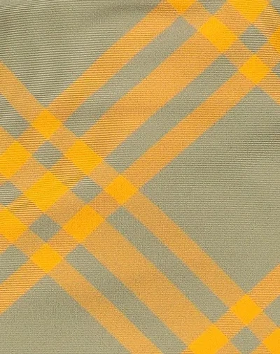 Burberry Mini Skithe Plaid Pattern Wraps Around The Skirtrts In Green