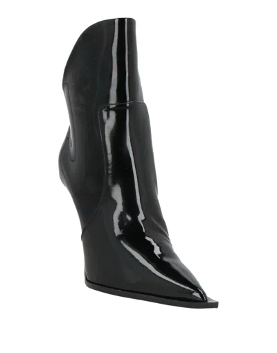 Dolce & Gabbana Solid Color Ankle Boots In Black