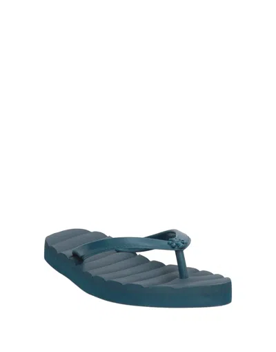 Tory Burch Minimalist Comfortable Flip-flops In Blue