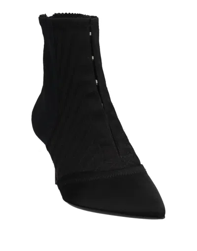Dolce & Gabbana Solid Color Pointed-toe Ankle Boots In Black