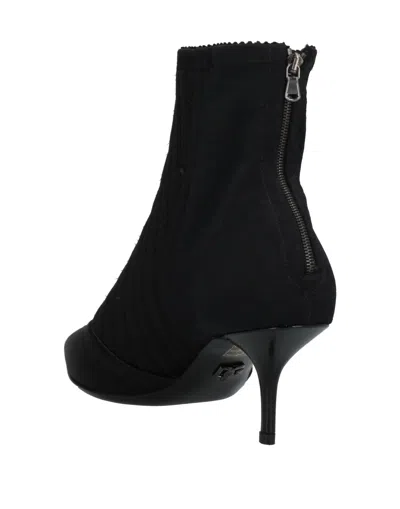 Dolce & Gabbana Solid Color Pointed-toe Ankle Boots In Black