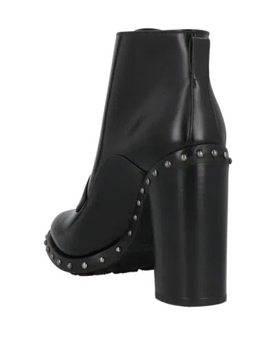 Dolce & Gabbana Solid Color Ankle Boots In Red