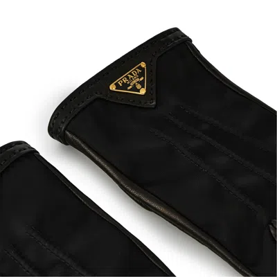 Prada Triangle Gloves In Nero