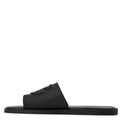 Undercover Solid Color Slippers In Black