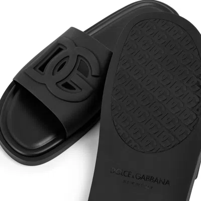 Undercover Solid Color Slippers In Black