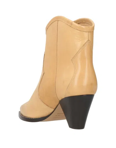 Isabel Marant Minimalist Solid Leather Ankle Boots In Neutral